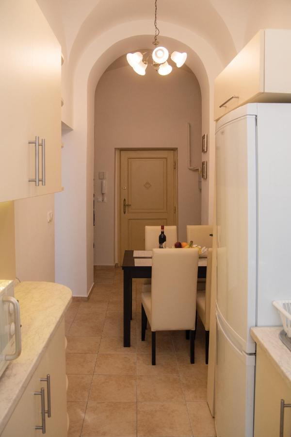 Theatroom Apartman Егер Екстериор снимка