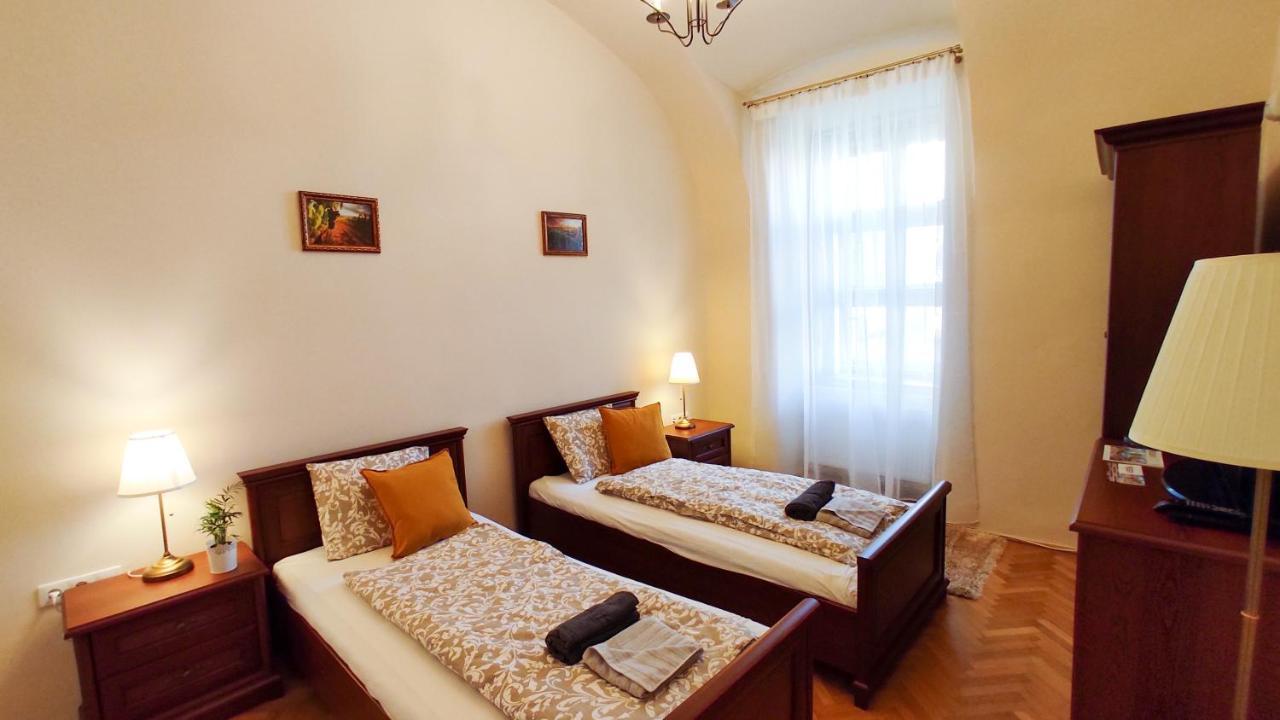 Theatroom Apartman Егер Екстериор снимка