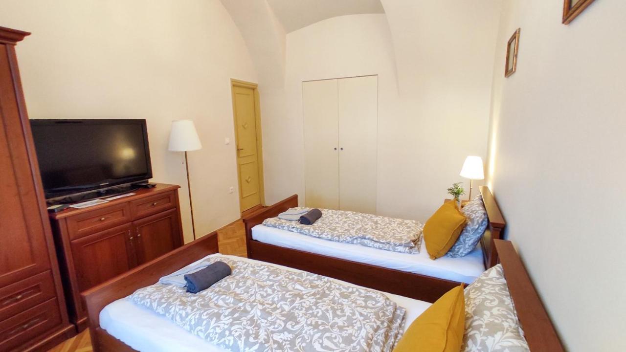 Theatroom Apartman Егер Екстериор снимка