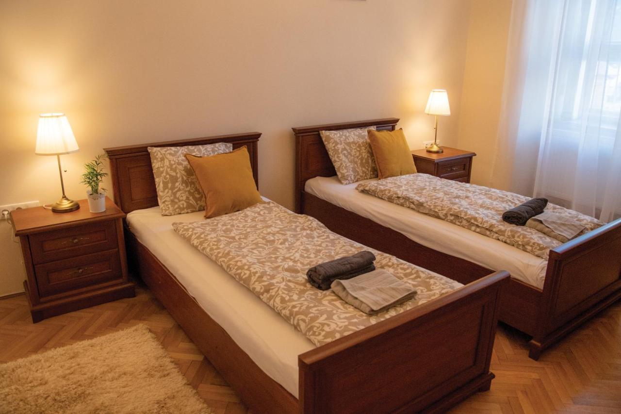 Theatroom Apartman Егер Екстериор снимка